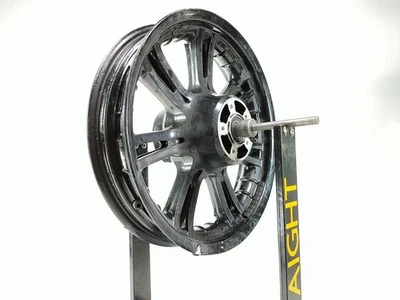 Llanta delantera Harley Davidson Freewheeler FLRT 17 dañada Foto 1 de 4