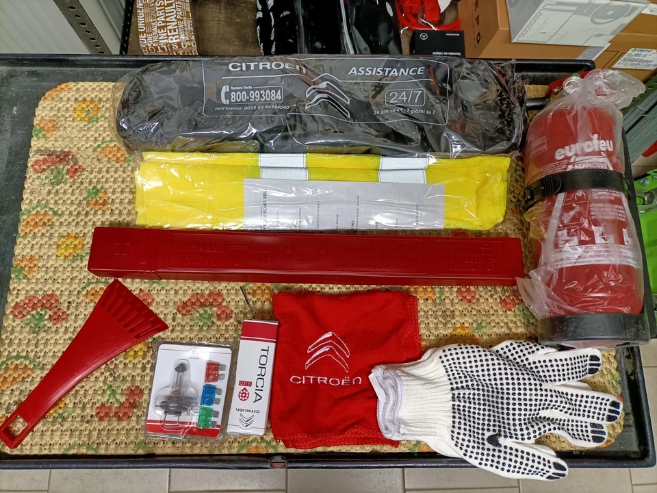 Maxi Kit Emergenza Auto Furgone Citroen Estintore Da 1 Kg - Immagine 1 di 1