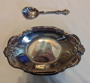 The International Silver Company Orleans Pattern Two-piece Party Set~~L@@K!! - Picture 1 of 3