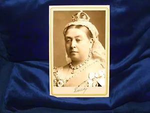 QUEEN VICTORIA Vintage Cabinet Card Photograph CDV Victorian RP - Picture 1 of 2