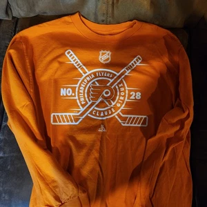 Claude Giroux Philadelphia Flyers Longsleeve Orange Men's Large Shirt - Picture 1 of 1