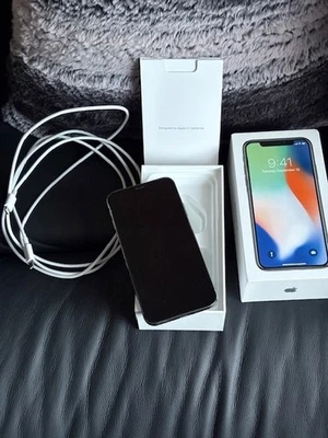 Apple iPhone X (10) Unlocked 64GB White/Silver Smartphone Great Condition - Image 1 of 4