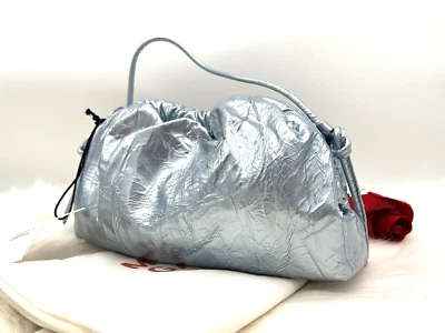 AUTÊNTICO NOVO COM ETIQUETAS Mansur Gavriel Mini Nuvem Couro Metálico Embreagem Transversal No Gelo~NOVO~ - Imagem 1 de 4