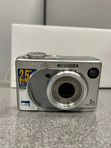Sony Cybershot DSC-W1 5,1 MP 3x optischer Zoom Digitalkamera silber - mit Etui - Bild 1 von 21