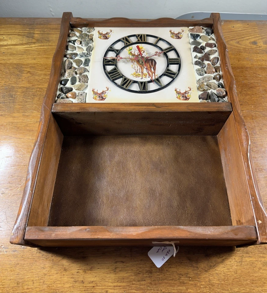 Reloj colgante/manto grande vintage hecho a mano de madera de ciervo Foto 1 de 4