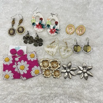 Lote de 9 pares de pendientes perforados con flores florales estilos mixtos Foto 1 de 4