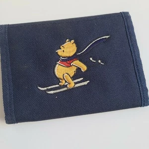 Cartera triple plegable Disney Artic Freeze Skiing Pooh - Imagen 1 de 5
