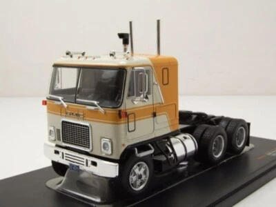 IXOMODELS - GMC Astro 95 6x4 1970 giallo e beige - 1/43 - IXOTR167.22 - Immagine 1 di 4