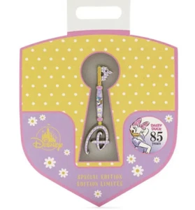 Pin’s Brooch Broche Disney Store Clé Daisy Duck 85 Eme Years Limitée - Imagen 1 de 2