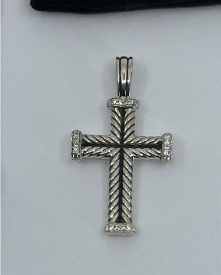 Cruz Chevron David Yurman de plata 925 con diamantes Foto 1 de 4
