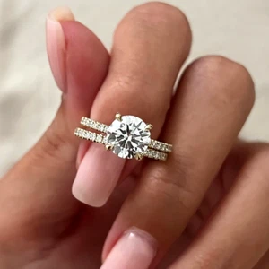 Juego de anillos de diamantes de corte redondo cultivados en laboratorio de oro amarillo de 18 quilates de 2,4,00 quilates IGI para mujer 7 8 9 - Imagen 1 de 17