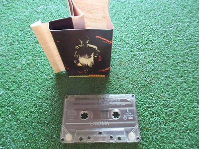 ENIGMA ** Cross Of Changes** 1993 MISSPRINTED CASSETTE Venezuela SANDRA CRETU - Imagem 1 de 3