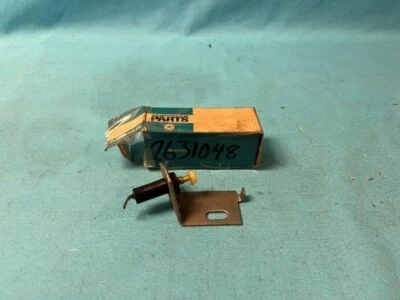 Nuevo de Lote Antiguo para Mopar 1965/66 A-Body Plymouth y Dodge Interruptor de Luz de Depósito 2631 048 Foto 1 de 3