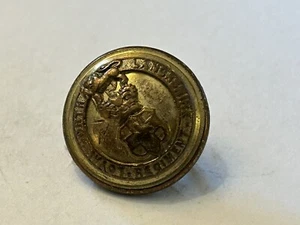 GENUINE WWI LOYAL NORTH LANCASHIRE REGIMENT OFFICER'S BRASS UNIFORM BUTTON. - Picture 1 of 3
