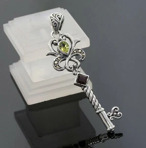 Colgante con llave de peridoto verde y granate rojo de oro amarillo de 18 quilates de plata de ley 925 - Imagen 1 de 4