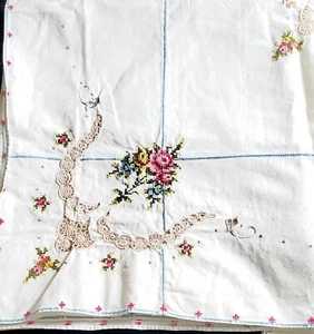 Vintage Tablecloth - Handcrafted - Extensive Embroidery - Cotton Blend 48" x 64" - Bild 1 von 11