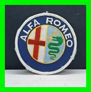 Vintage Alfa Romeo rot, weiß, grün & blau Auto Bügelbild oder Naht Patch - Bild 1 von 4