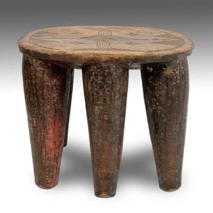 AFRIKANISCHER HOCKER SECHSBEINIG GESCHNITZT HOLZ NUPE NIGERIA WESTAFRIKA 20. JH. - Bild 1 von 5