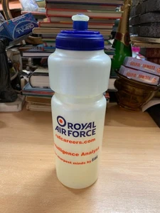 Botella de agua de plástico de reclutamiento de la Royal Air Force RAF (P3) - Imagen 1 de 4