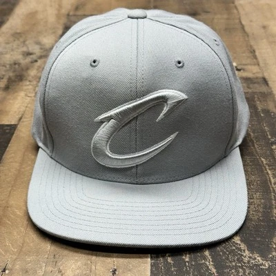 Boné cinza basquete NBA Mitchell & Ness Cleveland Cavaliers Snapback - Imagem 1 de 4
