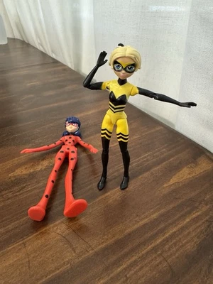 Figura de acción Miraculous Queen Bee 5" súper posable Playmates y Ladybug Foto 1 de 4