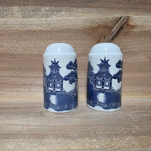 Set of Johnson Brothers Willow Blue Salt & Pepper Shakers England - Picture 1 of 5