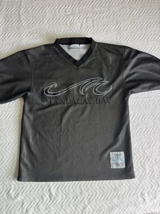 Camisa Polo De Colección Años 90 'Team Mandalay Bay' Vegas Casino Staff Cuello en V Talla M Sin Cuello - Imagen 1 de 11