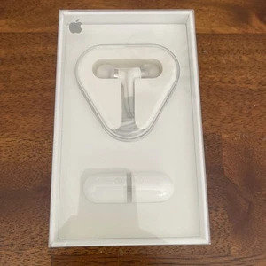 New Apple In-Ear Headphones with Remote and Mic MA850G/B Open box flap. - Picture 1 of 2