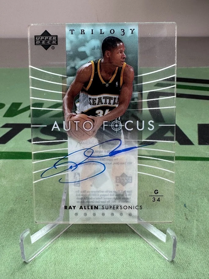 Vidrio de enfoque automático UD Trilogy Ray Allen 2005-06 SSP AUTO - Seattle SuperSonics Foto 1 de 2