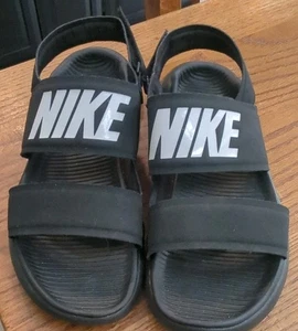 Nike Tanjun 882694-001 Black White Ankle Strap Open Toe Sandals Shoes Womens 6 - Picture 1 of 8