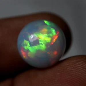 Cabujón redondo de ópalo etíope fuego llamativo juego arco iris natural 7 quilates 14,1 x 14,1 mm - Imagen 1 de 15