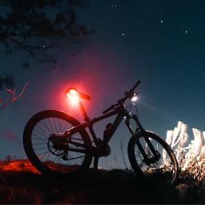 Luz de bicicleta de 1800 lúmenes luces delanteras traseras para bicicleta conducción nocturna súper brillante USB - Imagen 1 de 7
