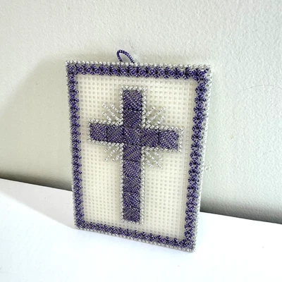 Colgante de pared cruz de lona de plástico hilo púrpura y plateado hecho a mano decoración religiosa Foto 1 de 4