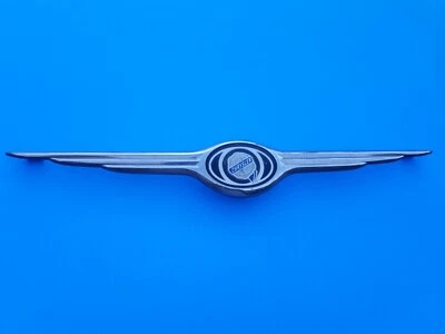 01 02 03 04 CHRYSLER TOWN & COUNTRY PARRILLA DELANTERA EMBLEMA INSIGNIA SÍMBOLO OEM (2003) Foto 1 de 4