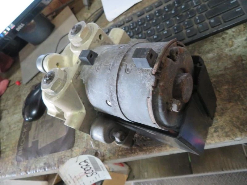 Anti-Lock Brake Part Pump Excluding Quattro Fits 88-92 AUDI 80 104181 - Image 1 of 4