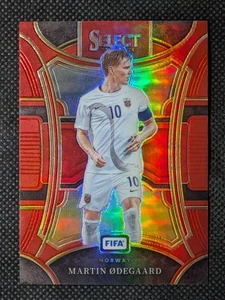 Martin Odegaard 2023-24 Panini Select FIFA Red Prizm SP Noruega - Imagen 1 de 2
