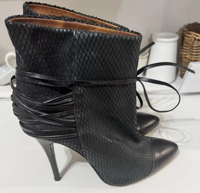 Botas de aguja de encaje de cuero texturizado negras Iro talla 39 EE. UU. 8 Hechas en Italia para mujer Foto 1 de 4