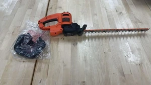 Cortasetos eléctrico BLACK+DECKER 18 pulgadas (BEHT200) - CAJA ABIERTA - Imagen 1 de 5