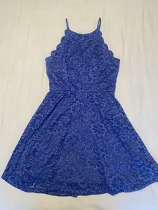 Beautiful Periwinkle BCX Dress Floral Lace Lined scalloped Juniors Size 7 - Picture 1 of 18
