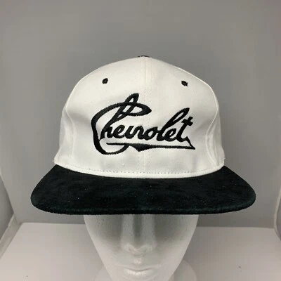 Escritura de guiones en blanco y negro marca Chevrolet KC de colección usada en excelente estado Foto 1 de 4