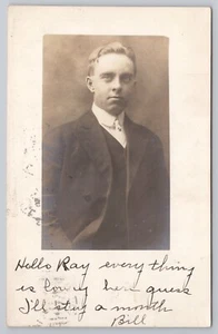 Foto postal real de principios de 1900 ropa de época de hombre joven Dapper RPPC - Imagen 1 de 2