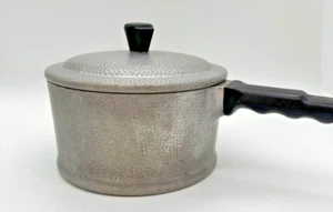 Guarnizione aromatica di Kinney ciottoli martellati 1,5 qt. Pentola in alluminio per salsa con coperchio - Foto 1 di 3