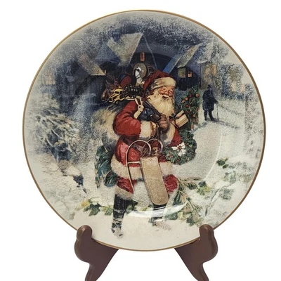 Plato de ensalada de Navidad Pottery Barn Santa Claus borde dorado escena de pueblo de vacaciones Foto 1 de 4