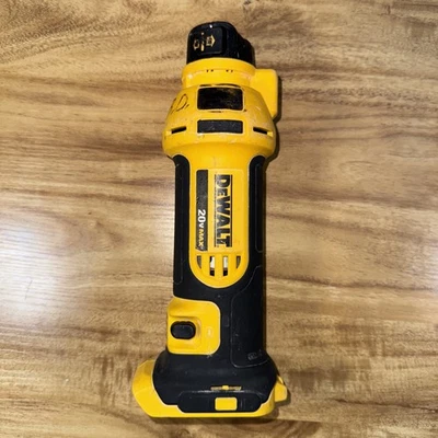 DeWalt DCS551 Type 2 – Cut-Out Tool – Used – Partially Refurbished – Runs Great - Image 1 of 4