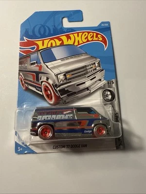 风火轮 1: 64 Superchromes 定制 '77 道奇 Van 4/5 (2017) — 第 1/4 张图片