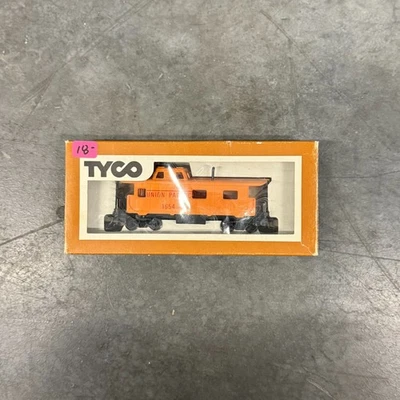 TYCO HO Scale 1654 Yellow 33" Union Pacific Caboose Box Car with Original Box - Image 1 of 4