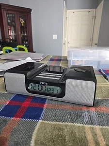 Apple iHome Alarm Clock Radio Docking Station Model iH5B - Picture 1 of 4