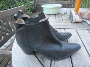  DAMEN STIEFELETTEN SIDE BY SIDE LEDER SCHWARZ GEFLOCHTEN GR 39 BE A 15 € ACH IMM FP COMP M - Bild 1 von 7