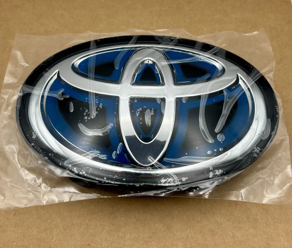 Toyota RAV4 Hybrid Grille Emblem 2019–2025 Blue Logo 53141-33130 - Image 1 of 4