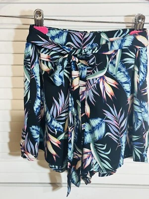 H&M Floral Tropical Print Shorts Size 2 Women Tie Belt EUC - Image 1 of 4